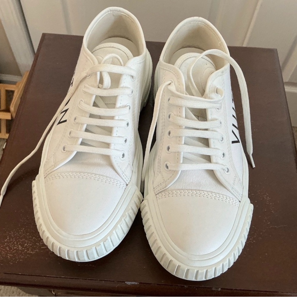Authentic Louis Vuitton Squad Sneakers- Excellent Condition Size 39 (9)